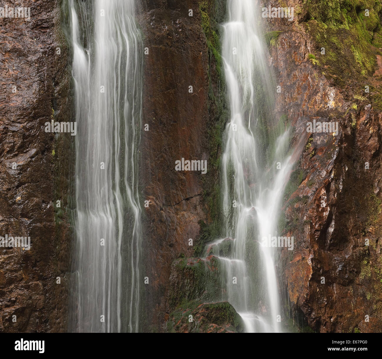Cascada y arroyos fotografías e imágenes de alta resolución - Alamy
