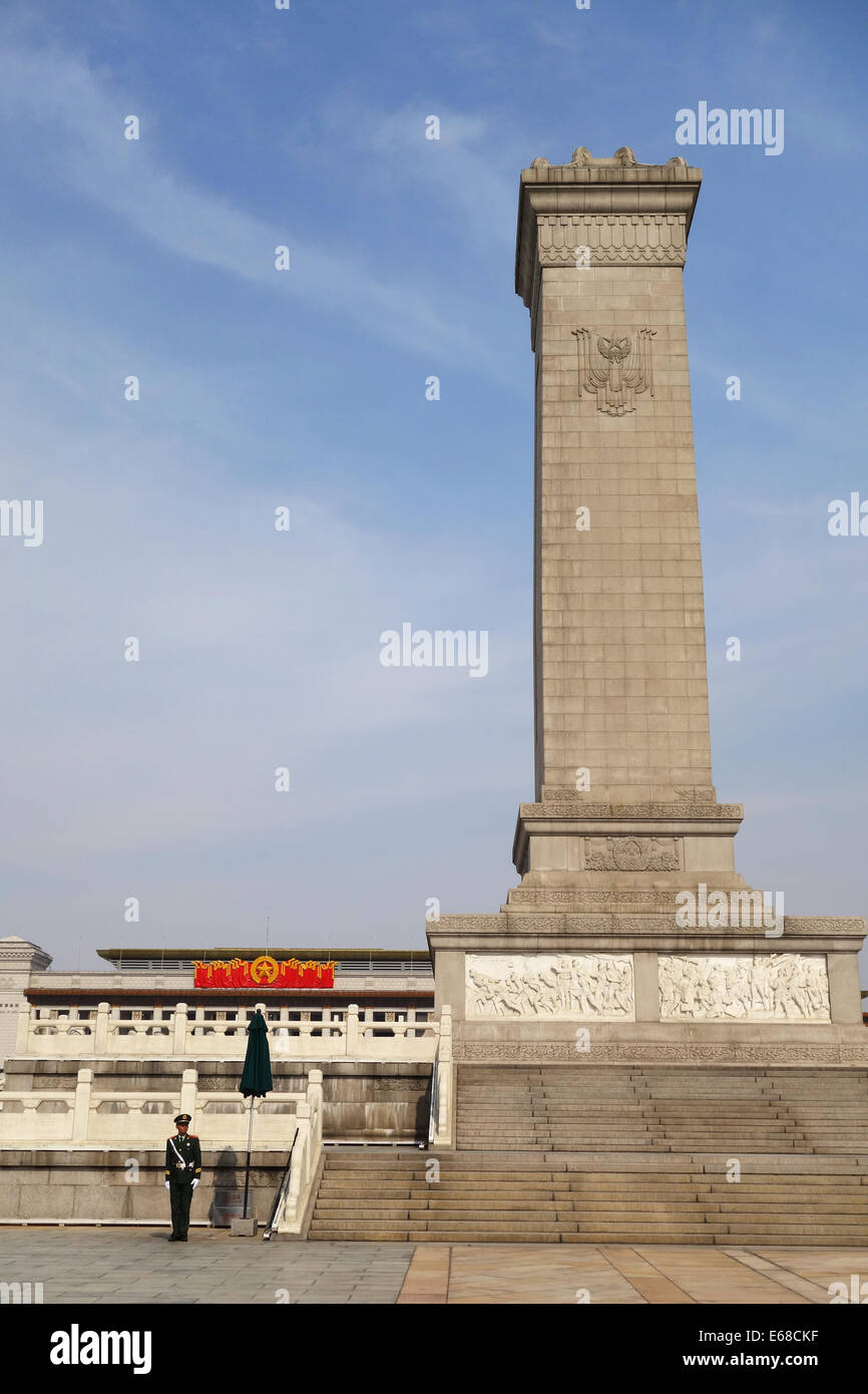 Monumento a los héroes del pueblo, la plaza de Tiananmen, Pekín, China, Asia Foto de stock