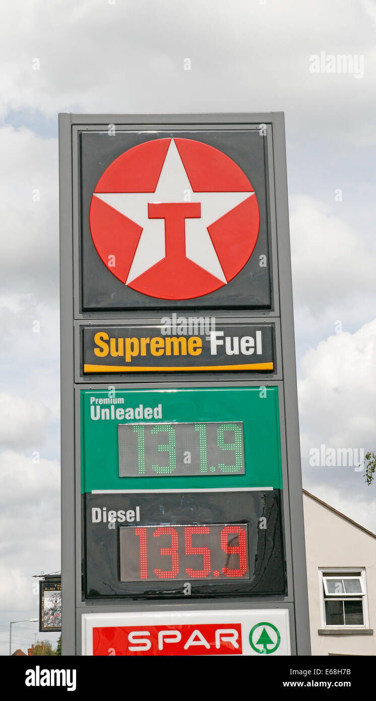 Los precios de la gasolina en el mes de agosto del año 2014 Worcester Worcestershire Inglaterra Foto de stock