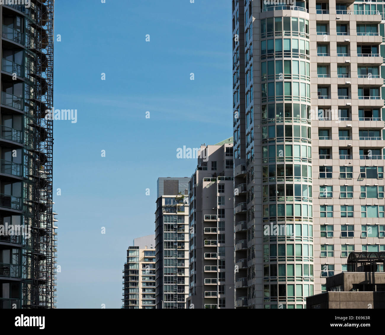 Vancouver inmobiliaria condominios altos edificios de condominios de estilo de vida urbano de la ciudad de alta densidad Foto de stock