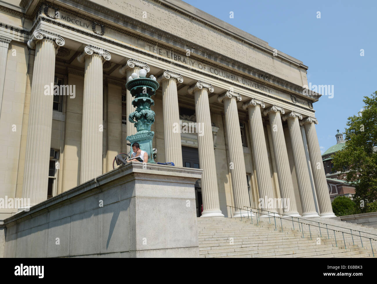 Biblioteca Conmemorativa baja, Columbia University. Foto de stock