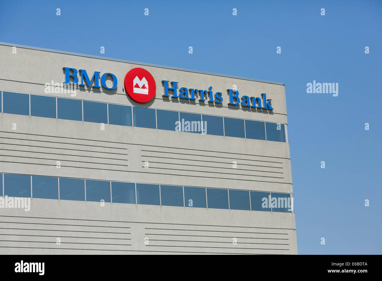 Un edificio de oficinas ocupadas por BMO Harris Bank en Naperville, Illinois. Foto de stock