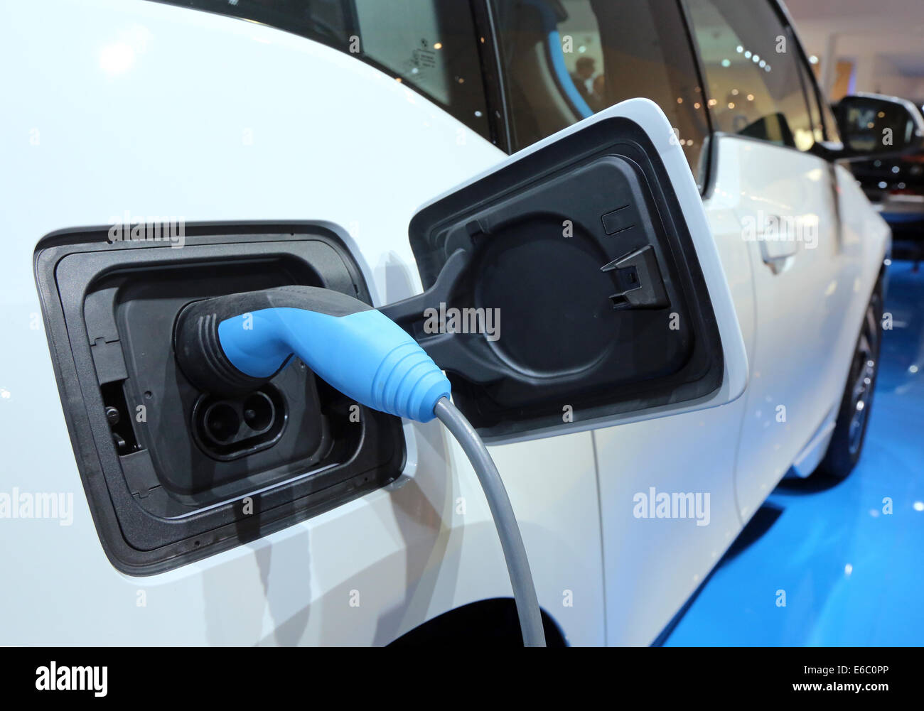 Cargador De Bateria Cable De Carga Y Enchufe Para Un Bmw I3 En El 65Âº Salon Internacional Del Automovil Iaa 2013 En Frankfurt Alemania Fotografia De Stock Alamy