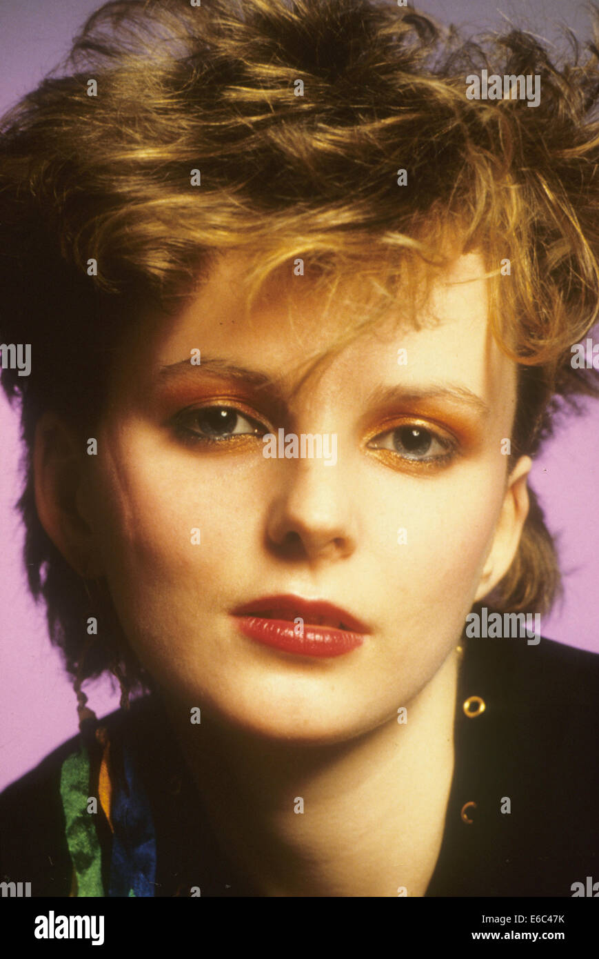 Las imágenes alteradas foto promocional de la cantante Claire Grogan sobre 1982 Foto de stock