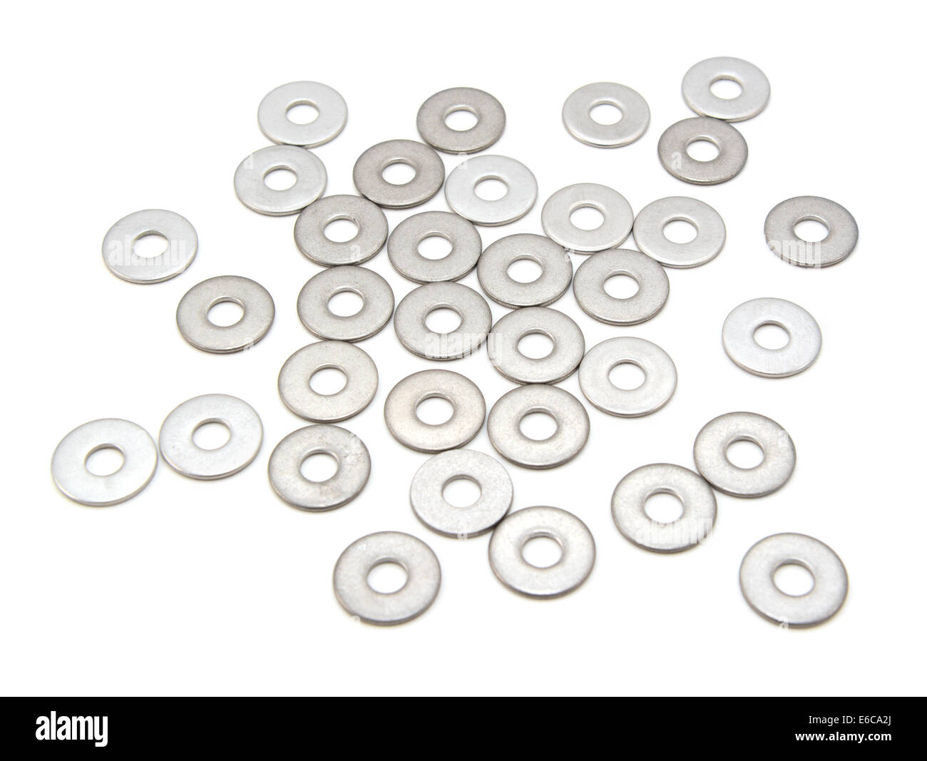 Se utilizan tres arandelas metálicas sobre fondo blanco Fotografía de stock  - Alamy
