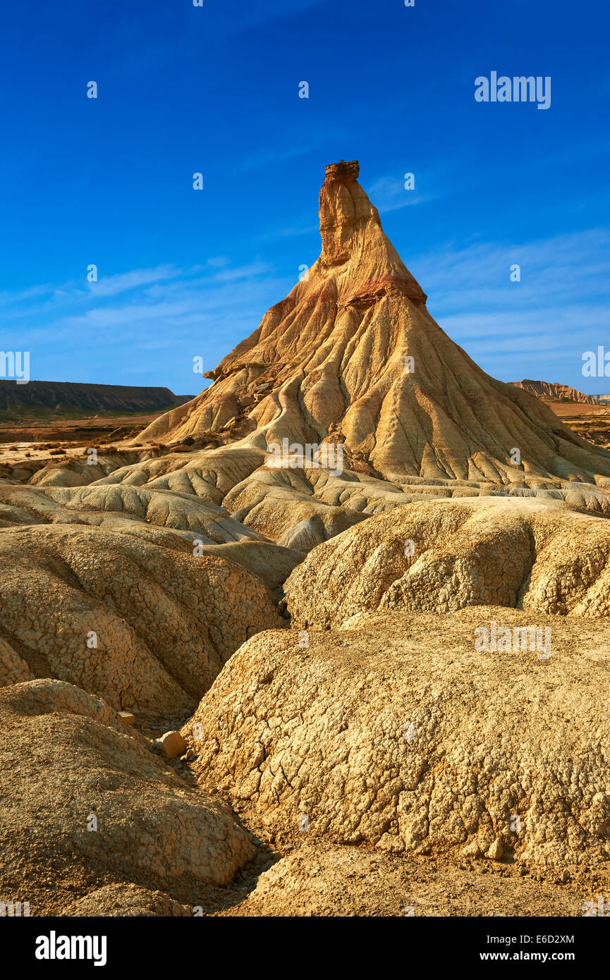 Castildeterra formación rocosa en la Bardena Blanca, zona del parque natural de las Bardenas Reales, Navarra, ESPAÑA Foto de stock