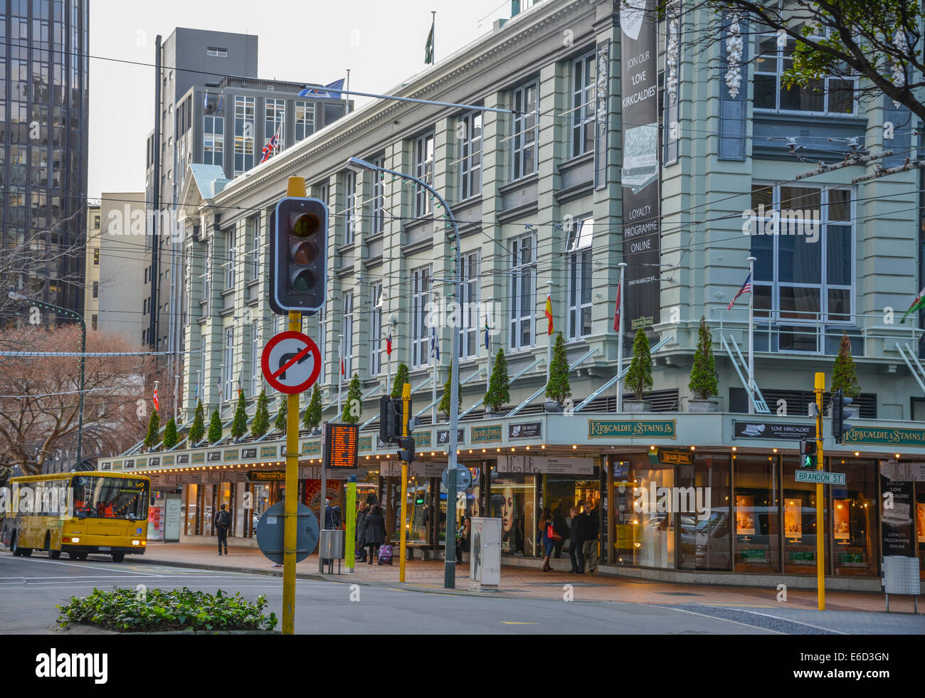 Lambton Quay wellington city centre shopping tiendas manchas department