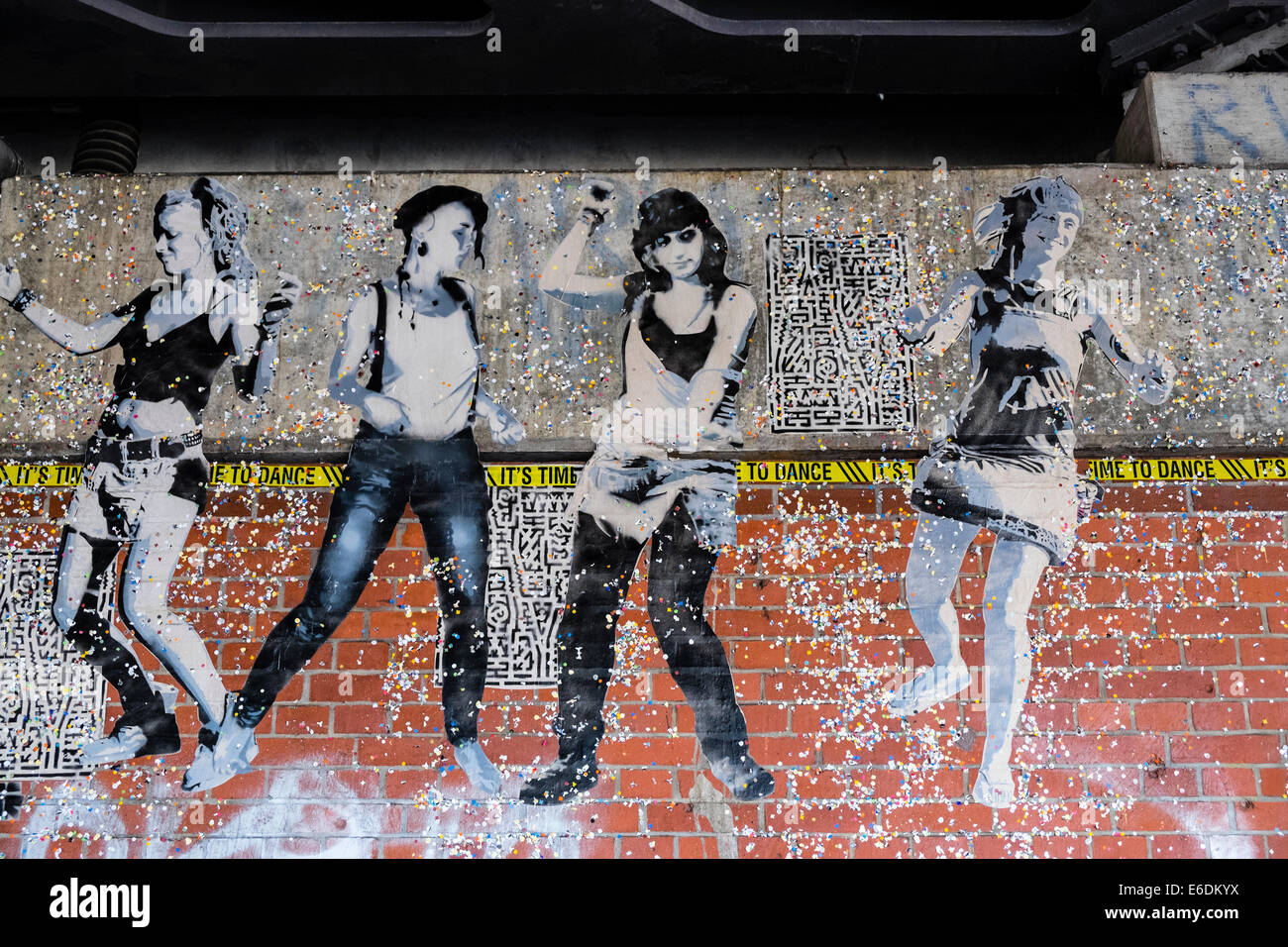 Estarcida street art graffiti en el muro de Berlín en Alemania Foto de stock