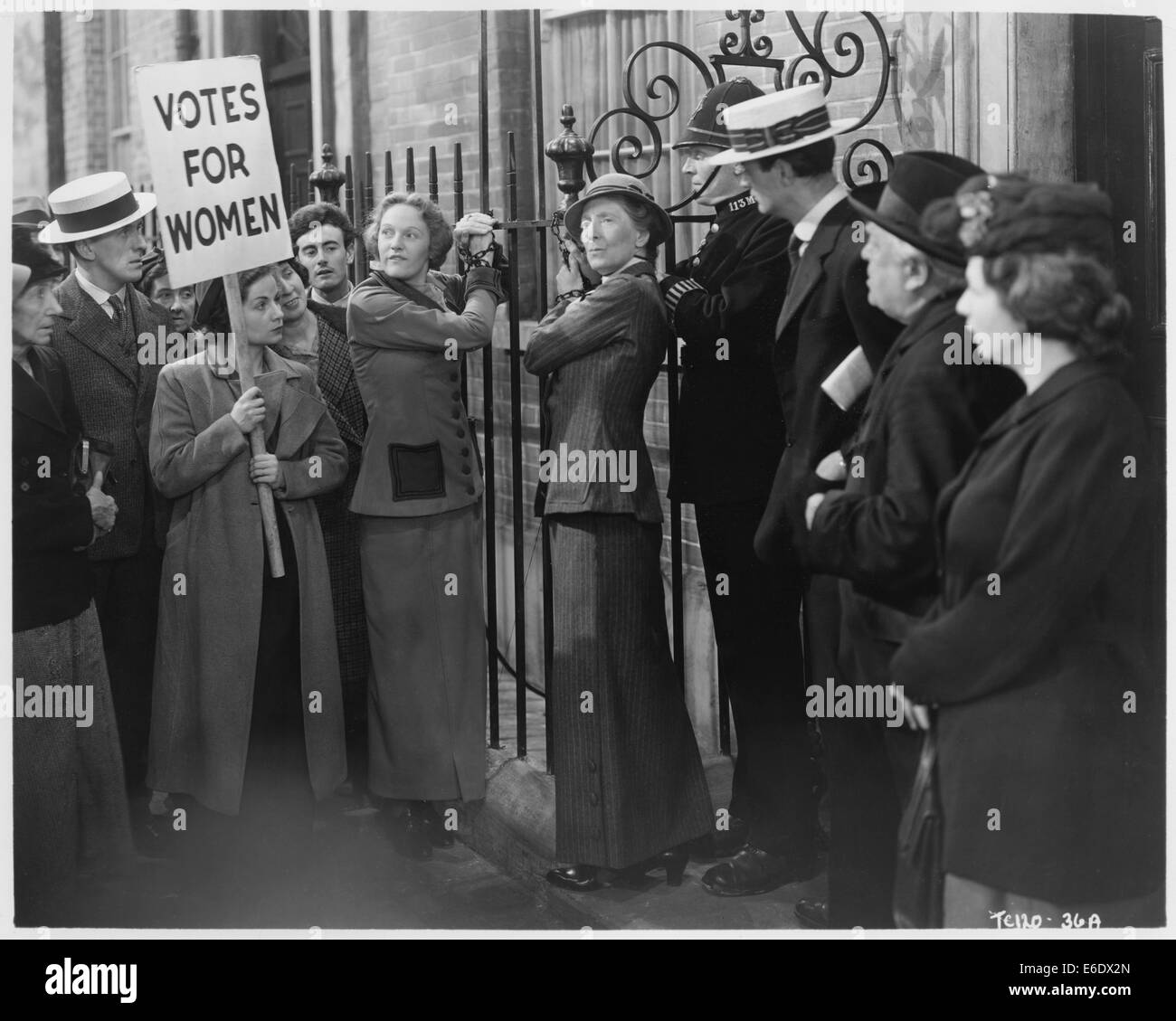 La mujer, de los derechos de voto de protesta-set de la película británica, "La fama es la espuela', 1947 Foto de stock