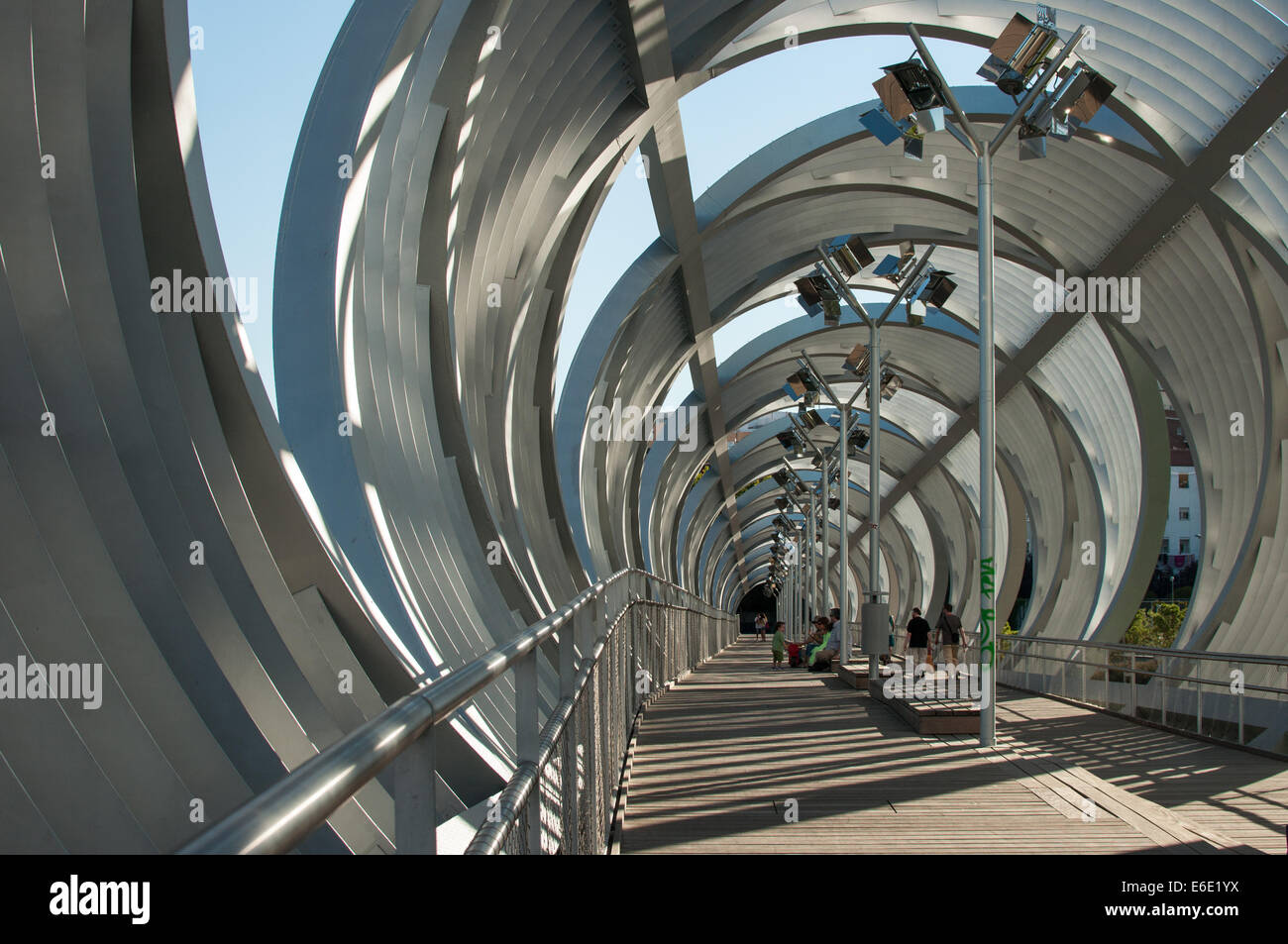 Puente de metal de Madrid río Foto de stock