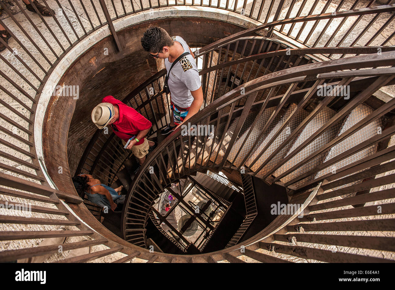 Italia Veneto Verona Lamberti Torre escalera de caracol interior Foto de stock