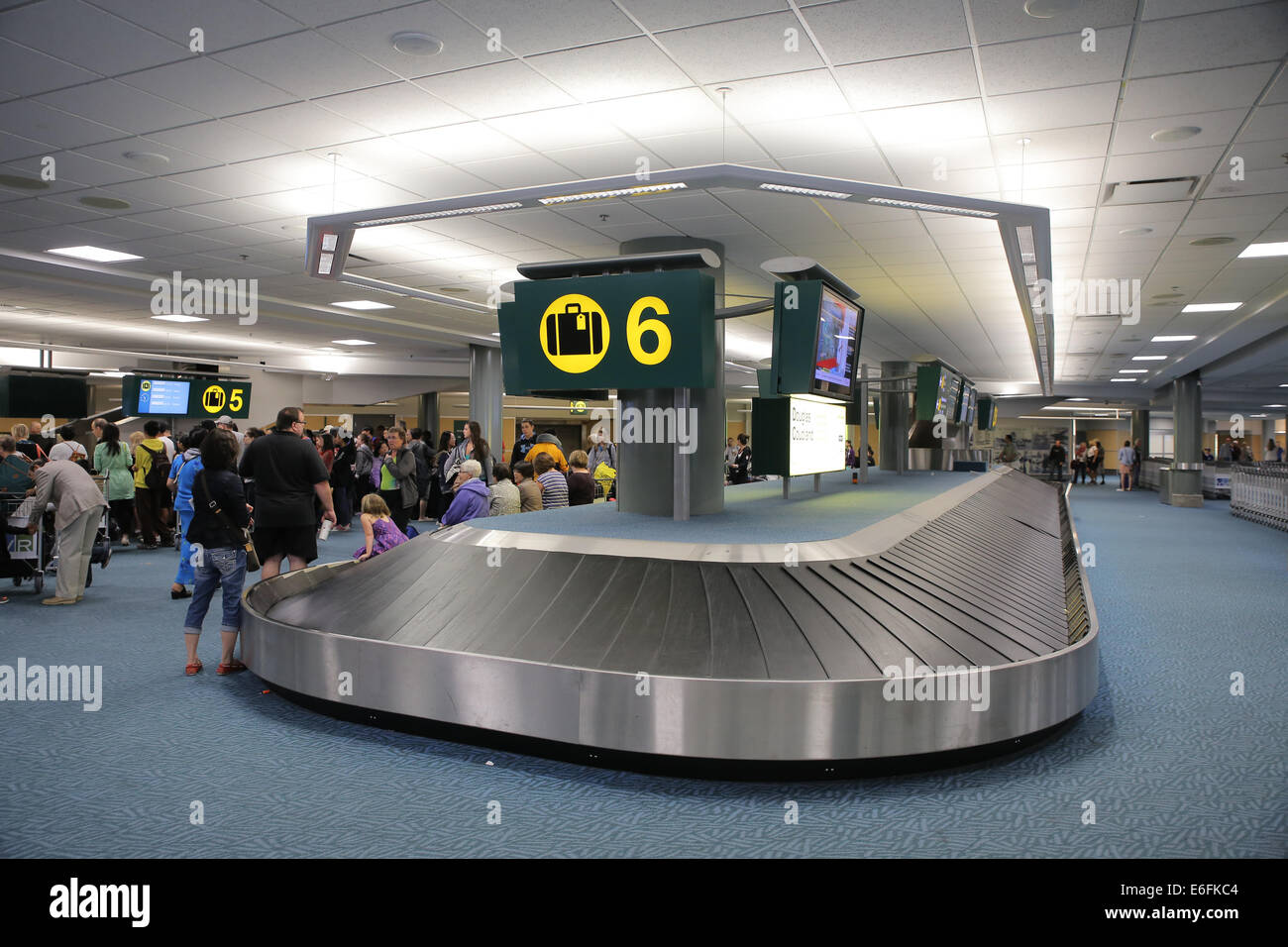Empty conveyor belt airport fotografías e imágenes de alta resolución -  Alamy