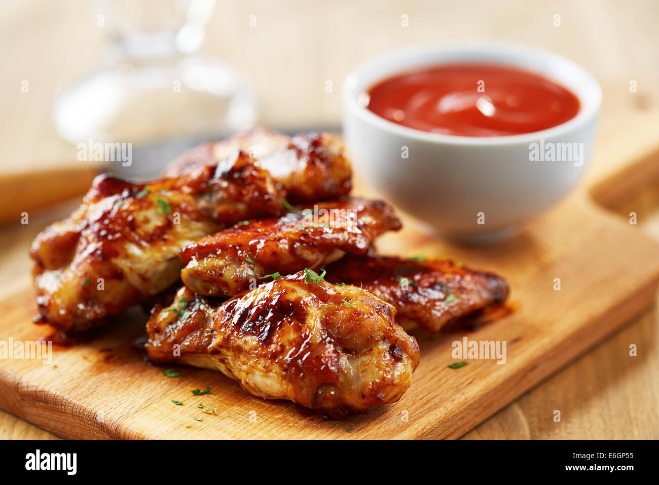 Alitas de pollo picantes fotografías e imágenes de alta resolución - Alamy