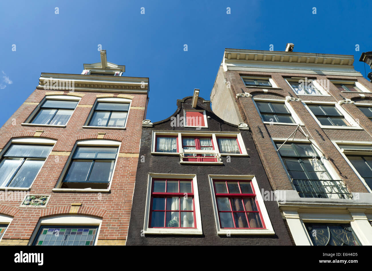 Las fachadas de las casas monumentales en amsterdam Foto de stock