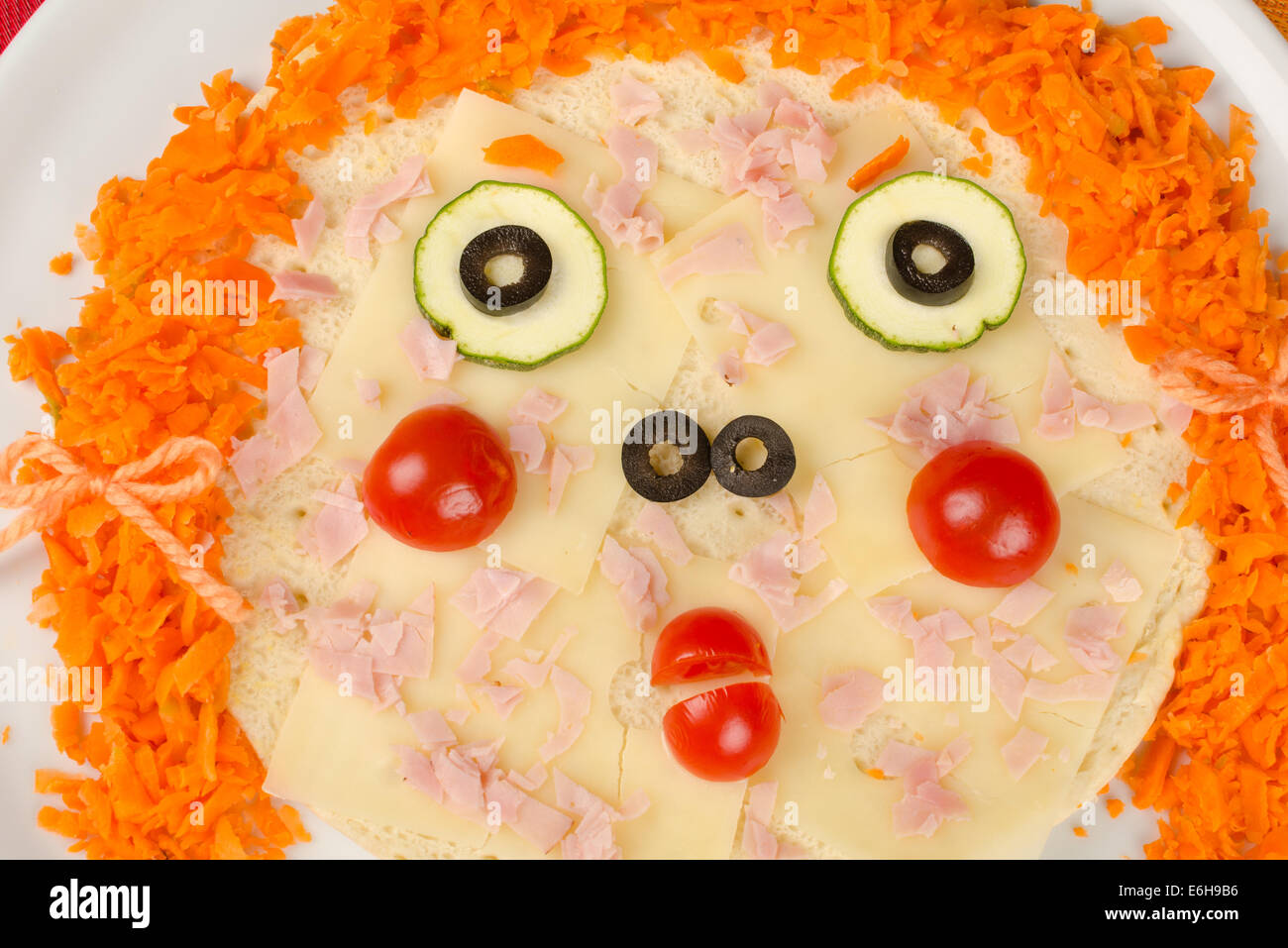 pista algo Fracaso Funny pizza decorada como un rostro, un niño la comida Fotografía de stock  - Alamy