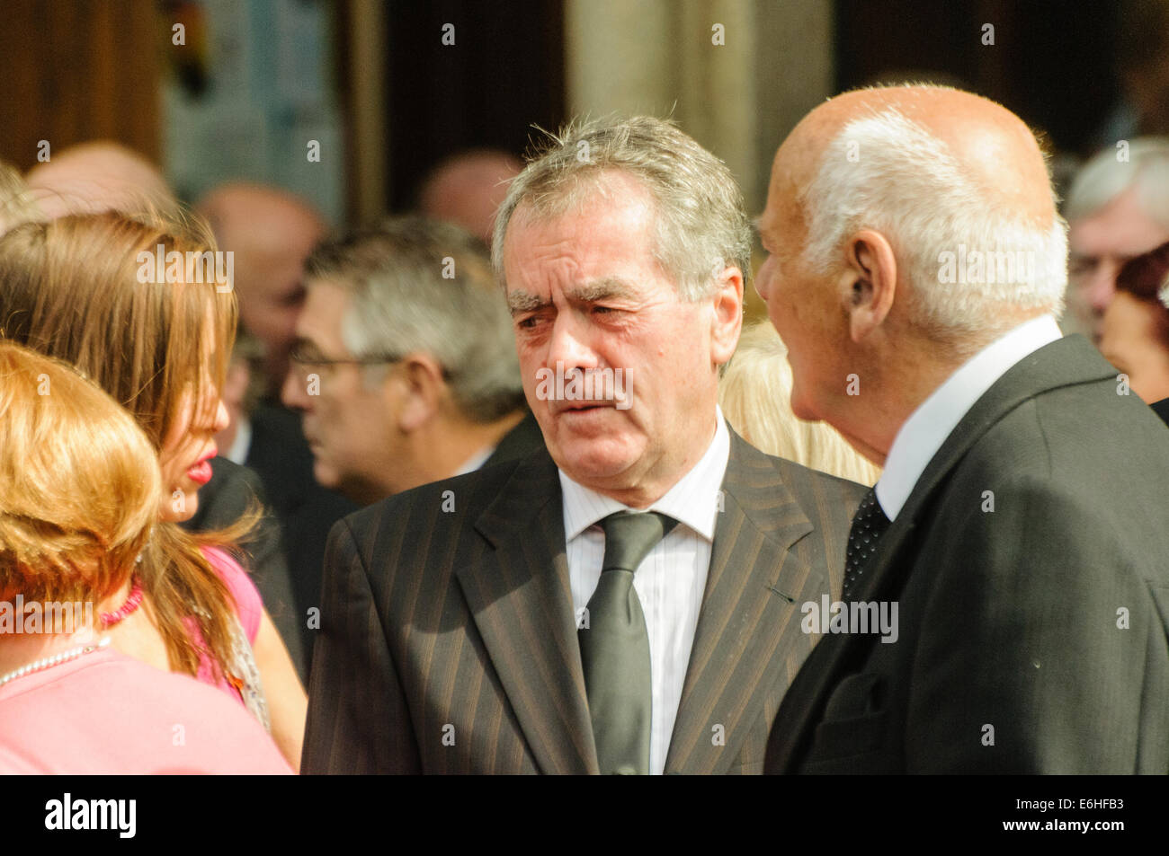 Londonderry, Irlanda del Norte. El 24 de agosto de 2014 - Compañeros de presenter sean Coyle asiste al funeral de Irlanda del Norte emisora Gerry Anderson Crédito: Stephen Barnes/Alamy Live News Foto de stock