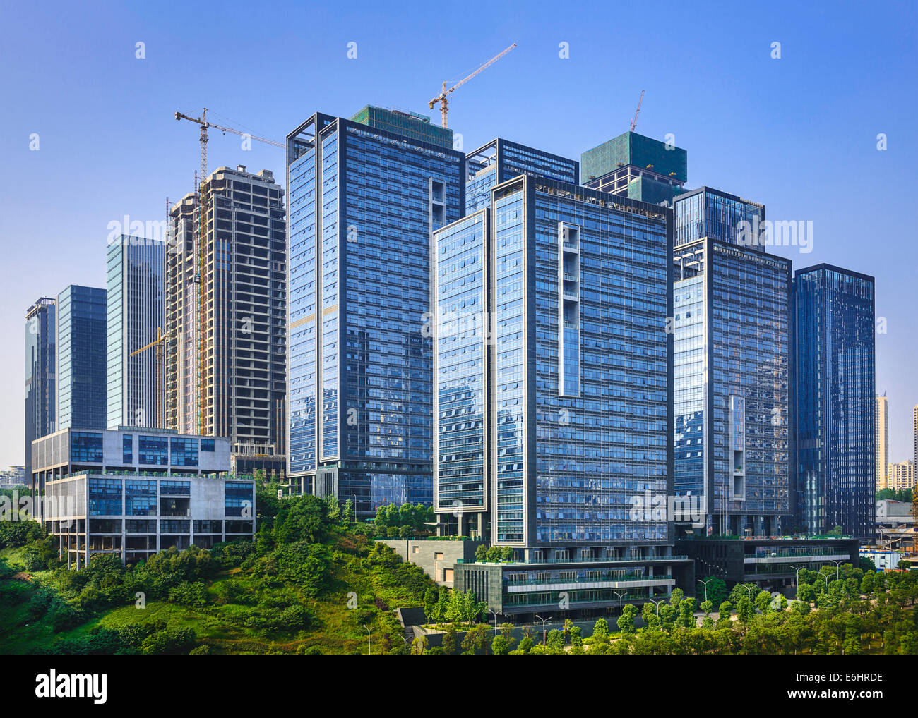 Modernos edificios recientemente construidos en Chongqing, China. Foto de stock