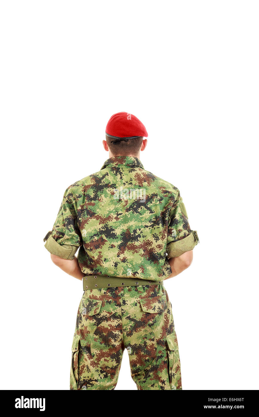Soldado del ejército militar con vuelta en y tapa en traje de camuflaje permanente Fotografía de stock - Alamy