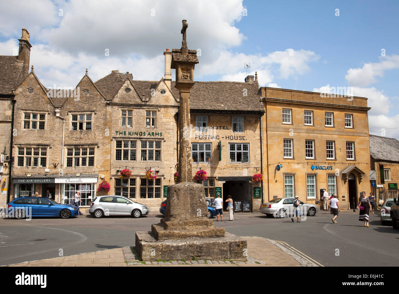 La Plaza del Mercado & Cross, Stow-on-the-Wold, los Cotswolds, Gloucestershire, Inglaterra, Reino Unido. Foto de stock