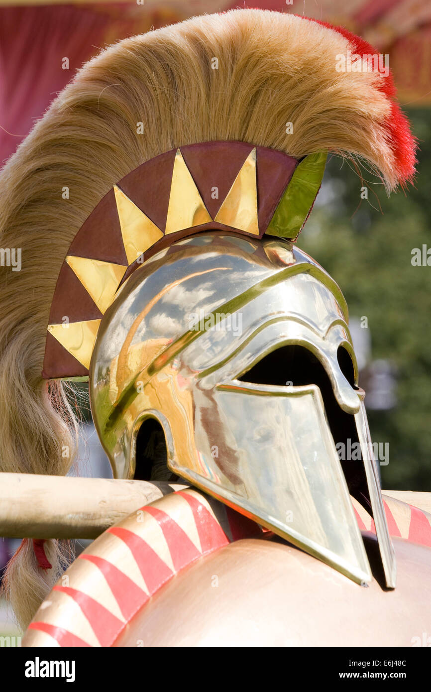 Hoplita. El griego casco de soldados en recreación Fotografía de Alamy
