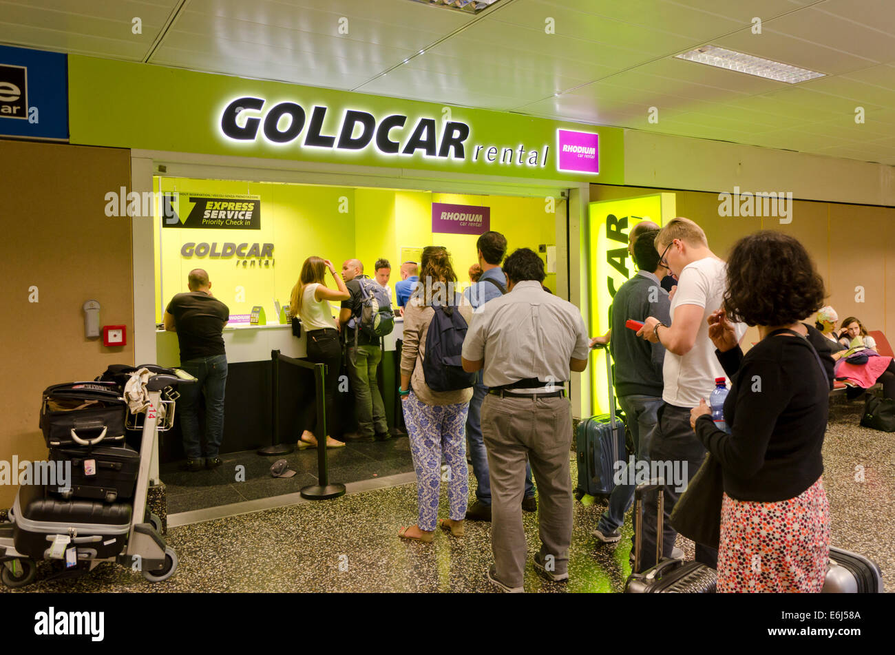 Car rental terminal fotografías e imágenes de alta resolución Alamy