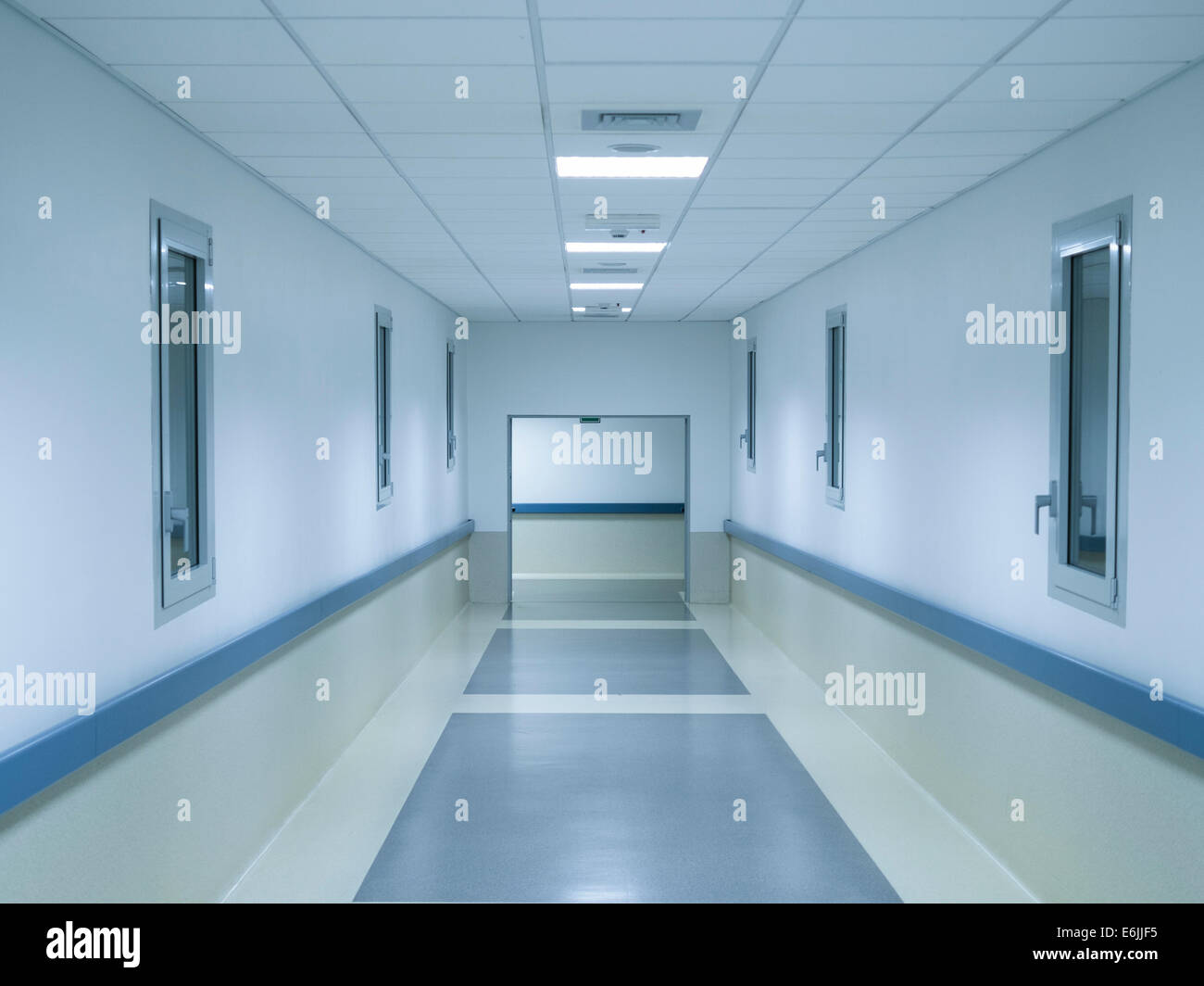 Pasillo interior del Hospital Clinic Foto de stock