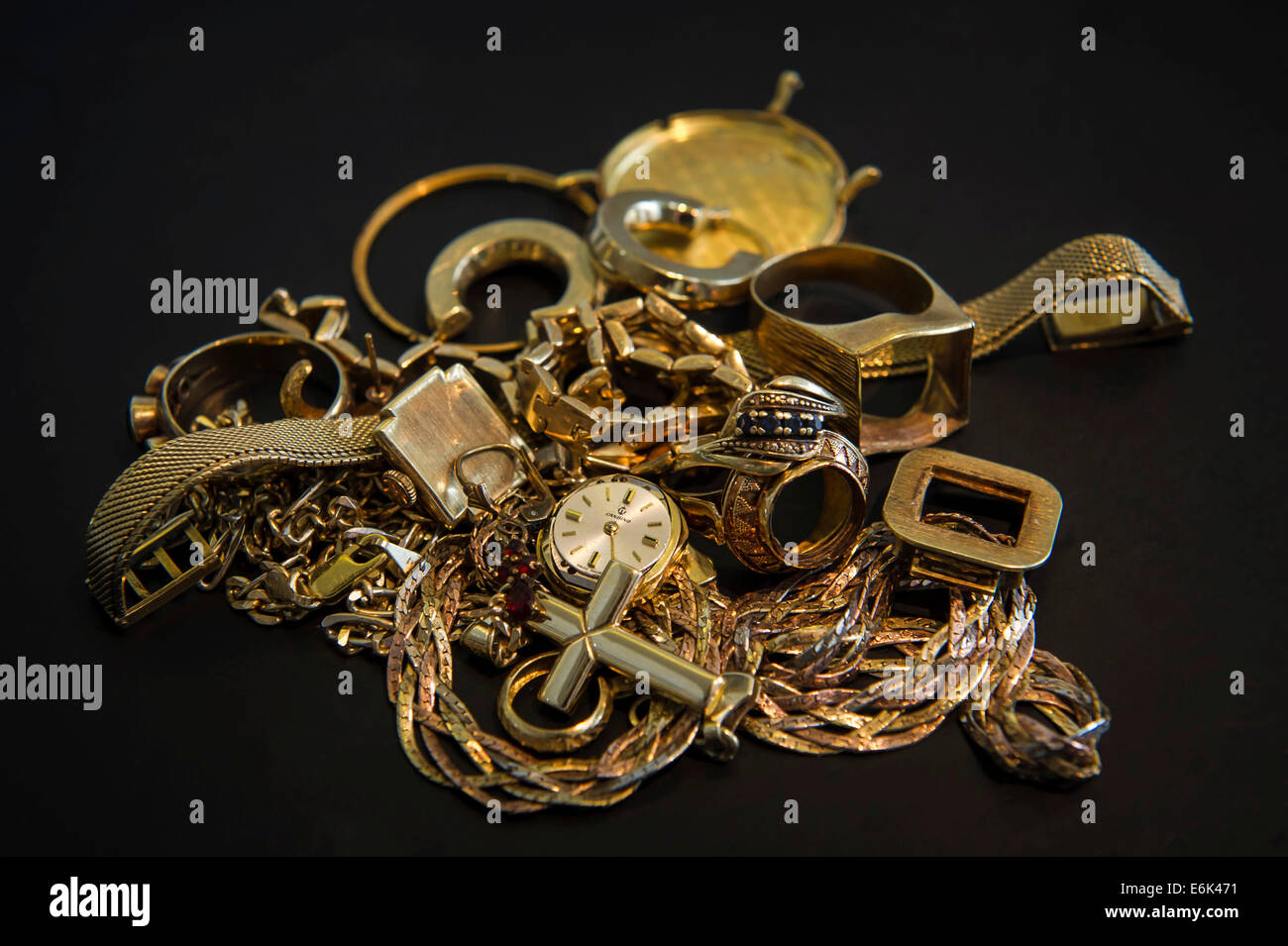 Algunas antiguas joyas de oro Fotografía de stock - Alamy