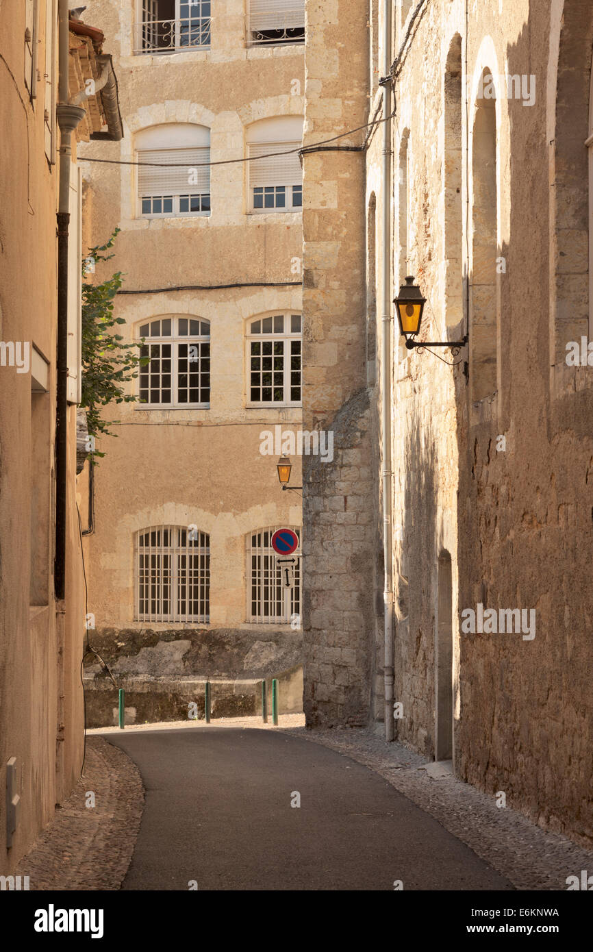 Street, en el centro medieval de Auch Gers, departamento, Midi-Pyrénées Foto de stock