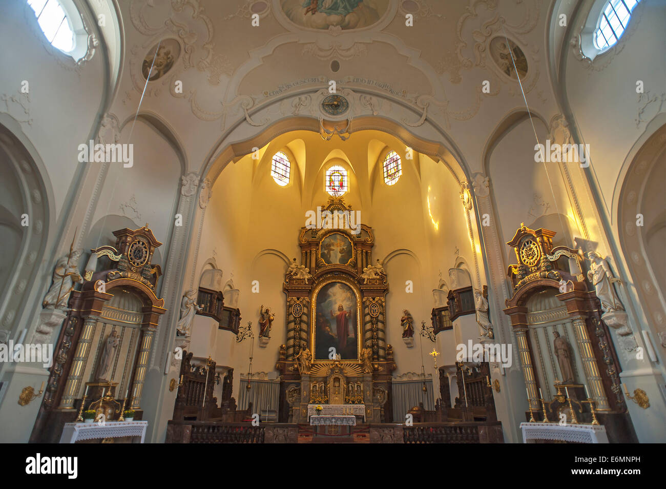 Coro, iglesia parroquial de los Santos Pedro y Pablo, Lindenberg, Allgäu, Baviera, Alemania Foto de stock