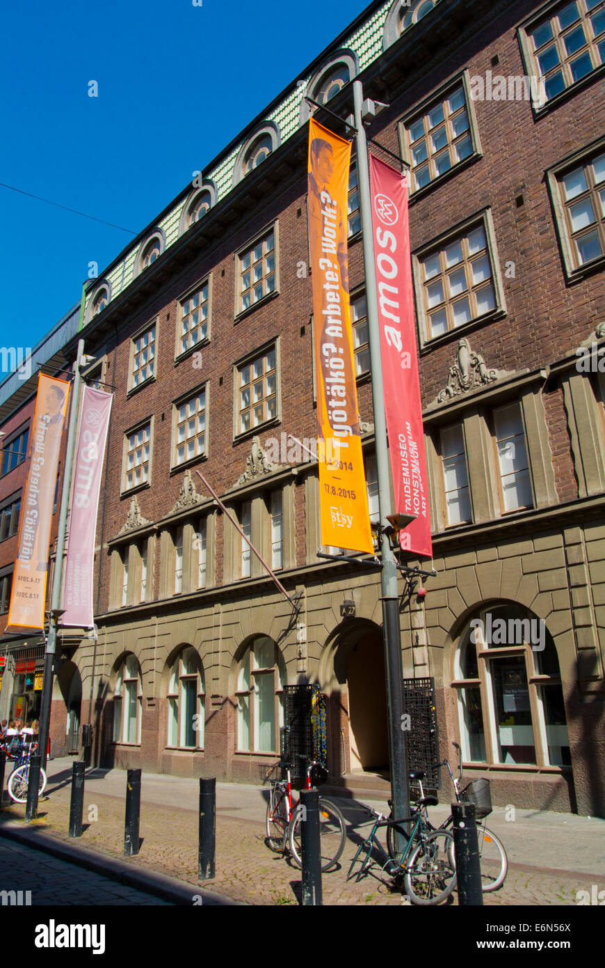 El museo de arte Amos Anderson detrás de forum shopping center, el centro de Helsinki, Finlandia, Europa Foto de stock
