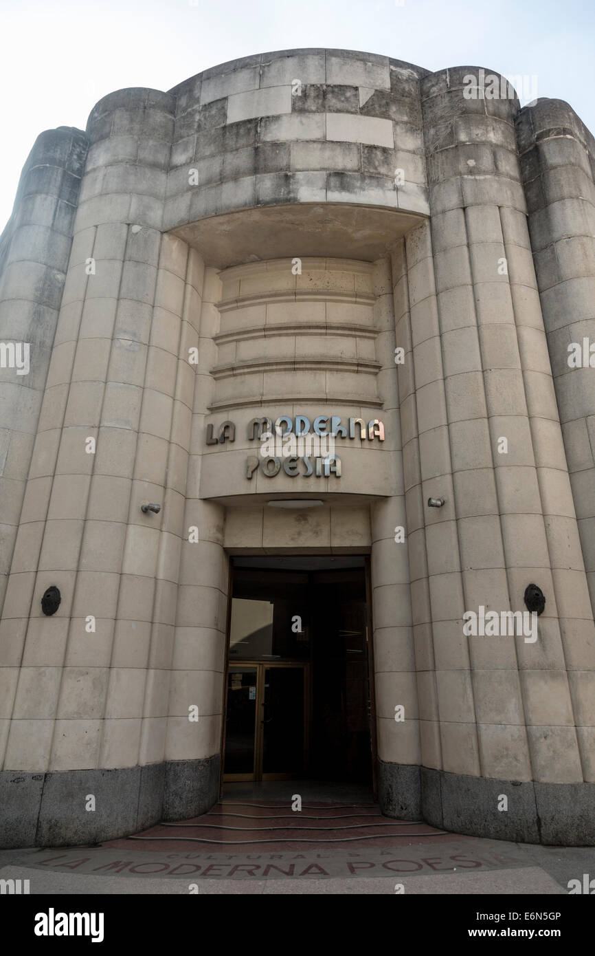 Libreria la moderna poesia fotografías e imágenes de alta resolución