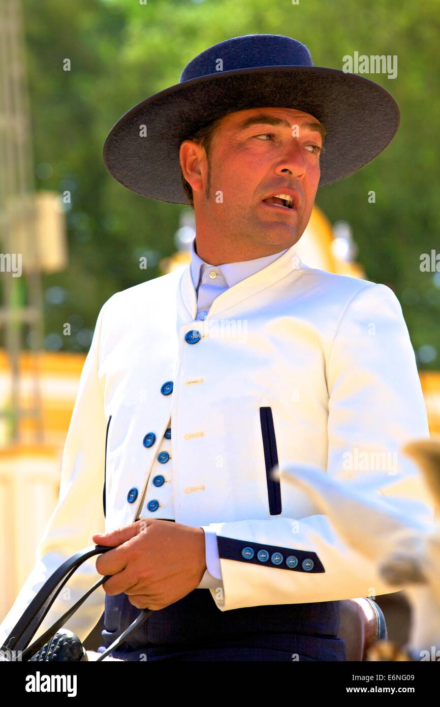 Hombre en traje tradicional española, anual Feria del Caballo, Jerez de la  Frontera, Provincia de Cádiz, Andalucía, España Fotografía de stock - Alamy