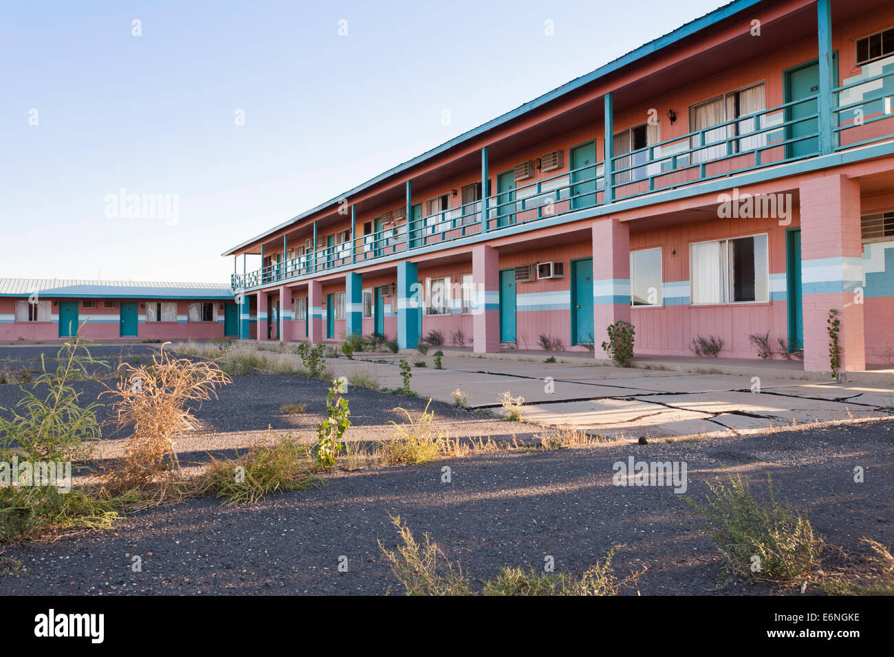 Abandonado motel (edificio abandonado) - Arizona, EE.UU. Foto de stock