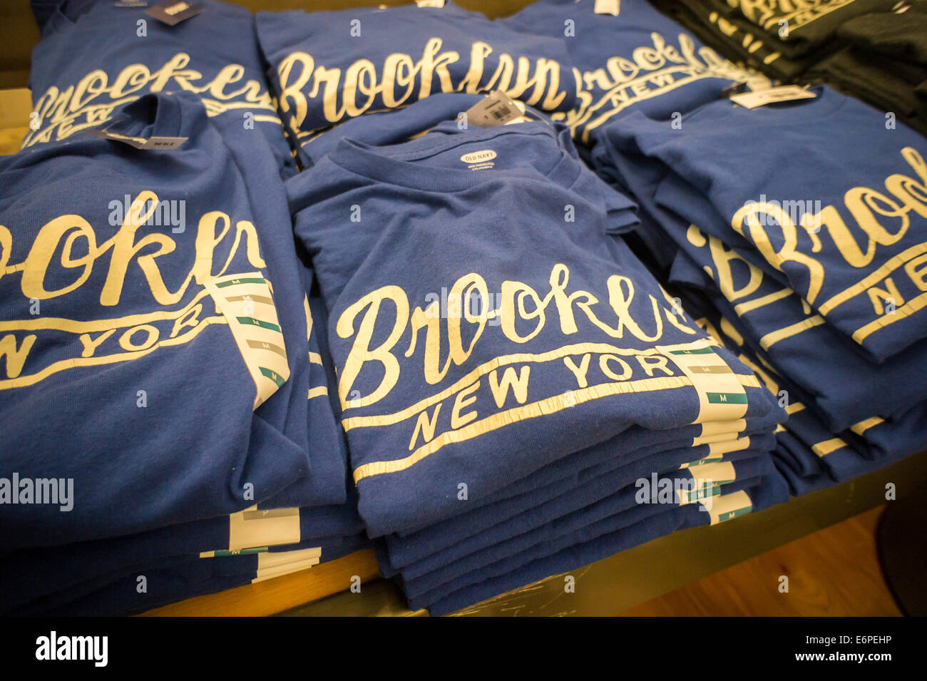 Brooklyn camisetas en la tienda de Old Navy en Herald Square en Nueva York  Fotografía de stock - Alamy