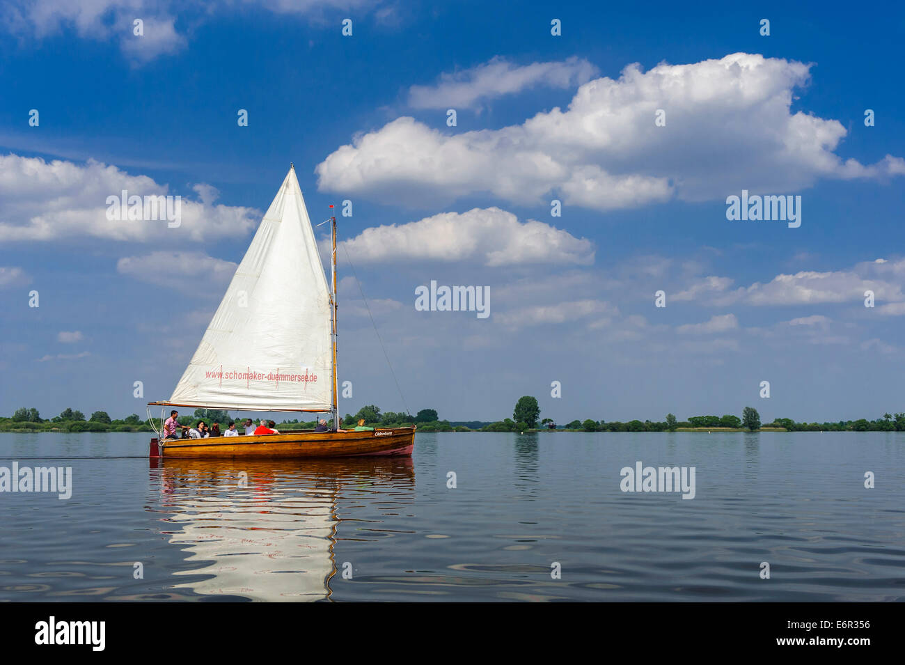 Navegar por el lago dümmer, dümmerlohhausen, distrito de diepholz, Niedersachsen, Alemania Foto de stock