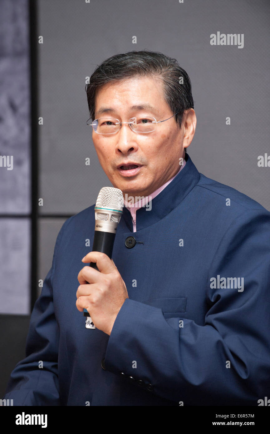 Taipei. 29 Aug, 2014. El Sr. Chang An-lo, alias "el lobo blanco", líder y Presidente de Taiwán de China unificación política promoción Party (Partido Unionista), aborda el Club de Corresponsales Extranjeros de Taiwán (FCC), Taipei, Taiwán, Viernes, 29 de agosto de 2014. Él y su partido político defendiendo la "unificación pacífica de China y "un país, dos sistemas". Quería en Taiwán desde mediados de la década de 1990, el Sr. Chang An-lo regresó a Taiwán en 2013 para promover la unificación con China como "un país, dos sistemas". Crédito: Henry Westheim Fotografía/Alamy Live News Foto de stock