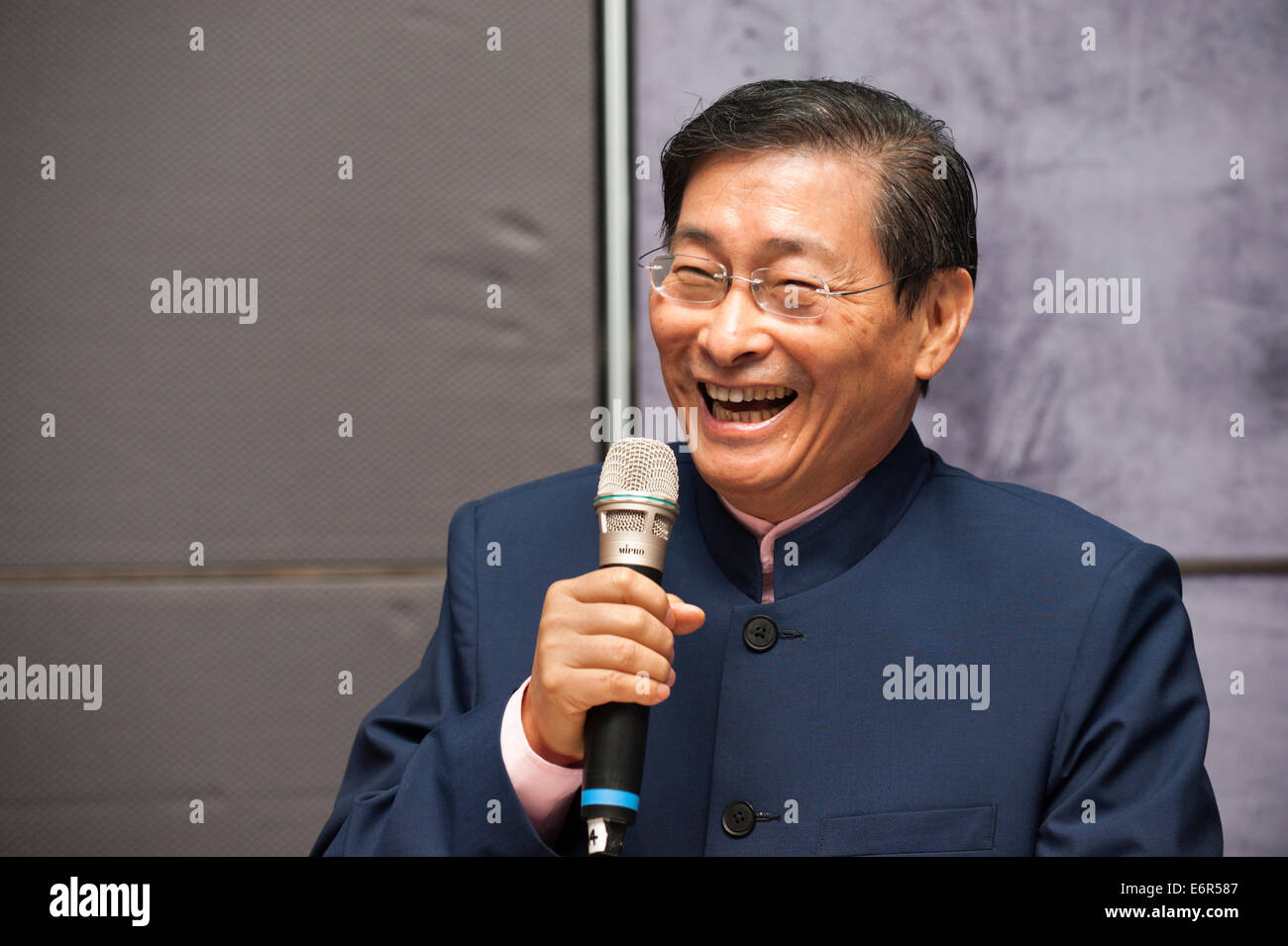 Taipei. 29 Aug, 2014. El Sr. Chang An-lo, alias "el lobo blanco", líder y Presidente de Taiwán de China unificación política promoción Party (Partido Unionista), aborda el Club de Corresponsales Extranjeros de Taiwán (FCC), Taipei, Taiwán, Viernes, 29 de agosto de 2014. Él y su partido político defendiendo la "unificación pacífica de China y "un país, dos sistemas". Quería en Taiwán desde mediados de la década de 1990, el Sr. Chang An-lo regresó a Taiwán en 2013 para promover la unificación con China como "un país, dos sistemas". Crédito: Henry Westheim Fotografía/Alamy Live News Foto de stock