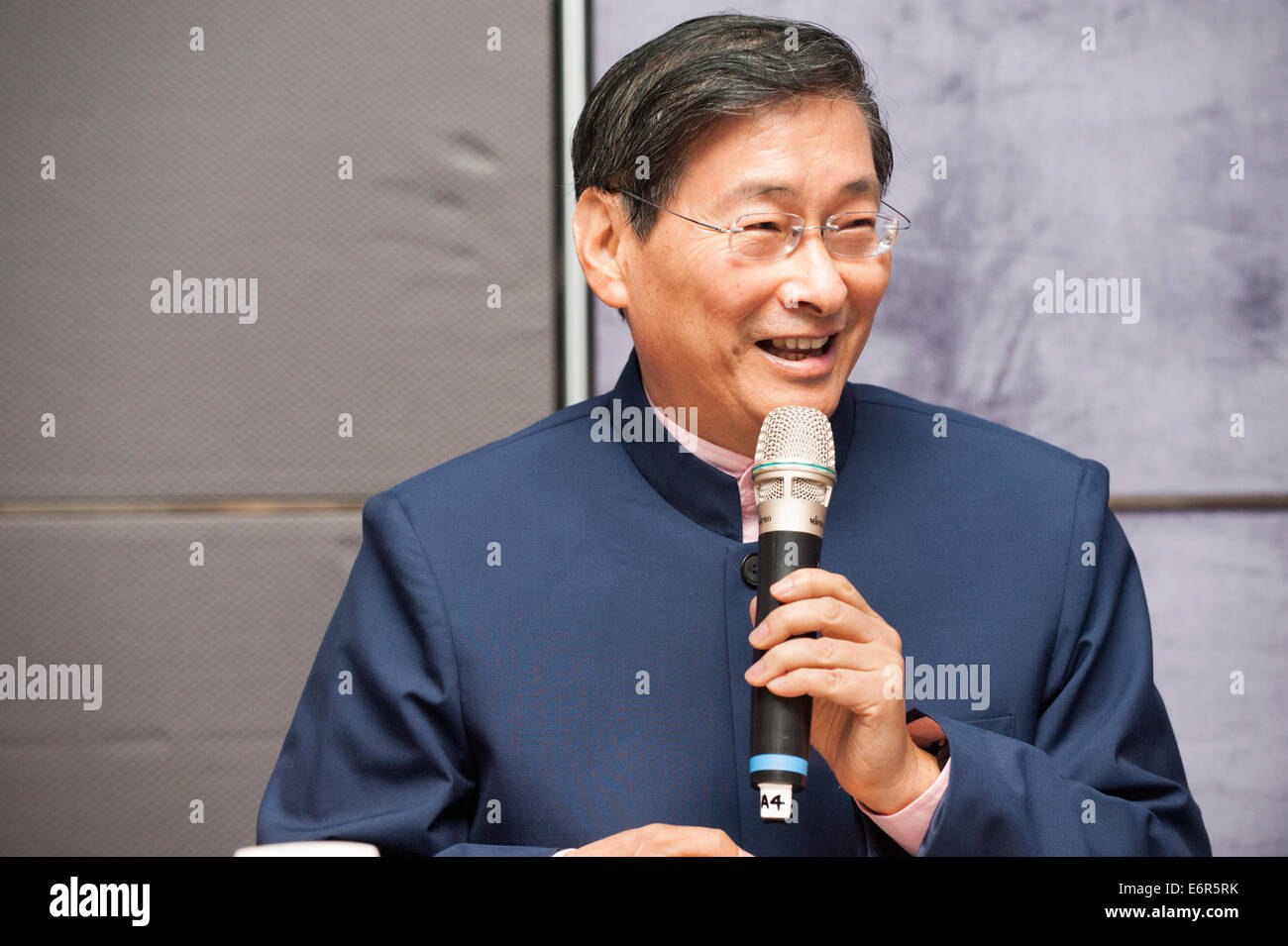 Taipei. 29 Aug, 2014. El Sr. Chang An-lo, alias "el lobo blanco", líder y Presidente de Taiwán de China unificación política promoción Party (Partido Unionista), aborda el Club de Corresponsales Extranjeros de Taiwán (FCC), Taipei, Taiwán, Viernes, 29 de agosto de 2014. Él y su partido político defendiendo la "unificación pacífica de China y "un país, dos sistemas". Quería en Taiwán desde mediados de la década de 1990, el Sr. Chang An-lo regresó a Taiwán en 2013 para promover la unificación con China como "un país, dos sistemas". Crédito: Henry Westheim Fotografía/Alamy Live News Foto de stock