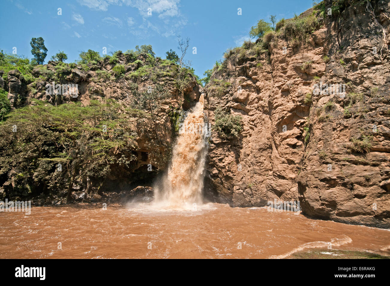 Makalia cae una cascada del Parque Nacional lago Nakuru Kenia África Oriental Foto de stock