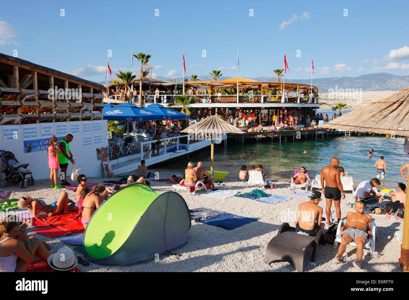 Noa Zrce beach bar, Croacia. Foto de stock
