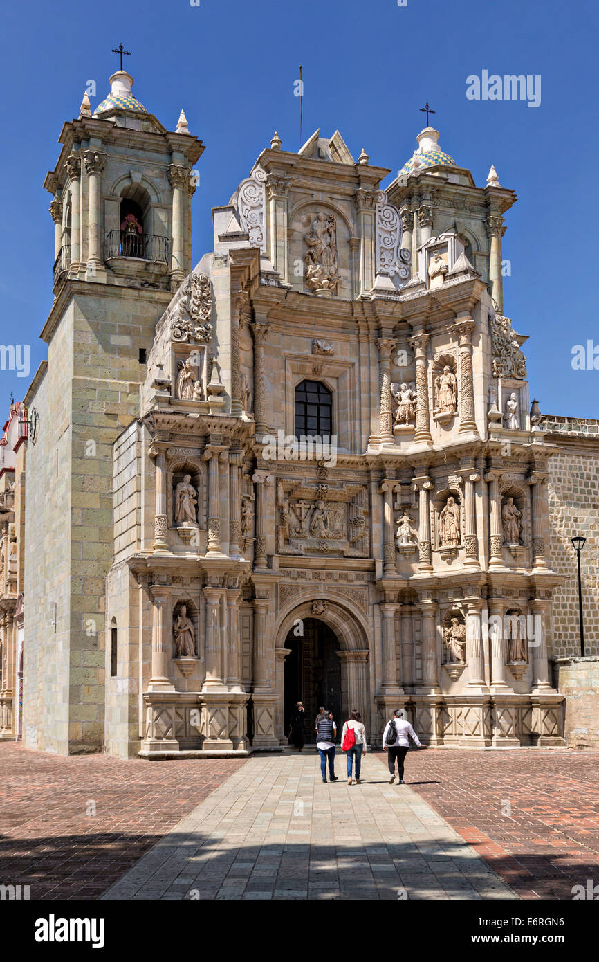 Iglesia de la soledad fotografías e imágenes de alta resolución - Alamy Iglesia de la soledad fotografías e imágenes de alta resolución - Alamy