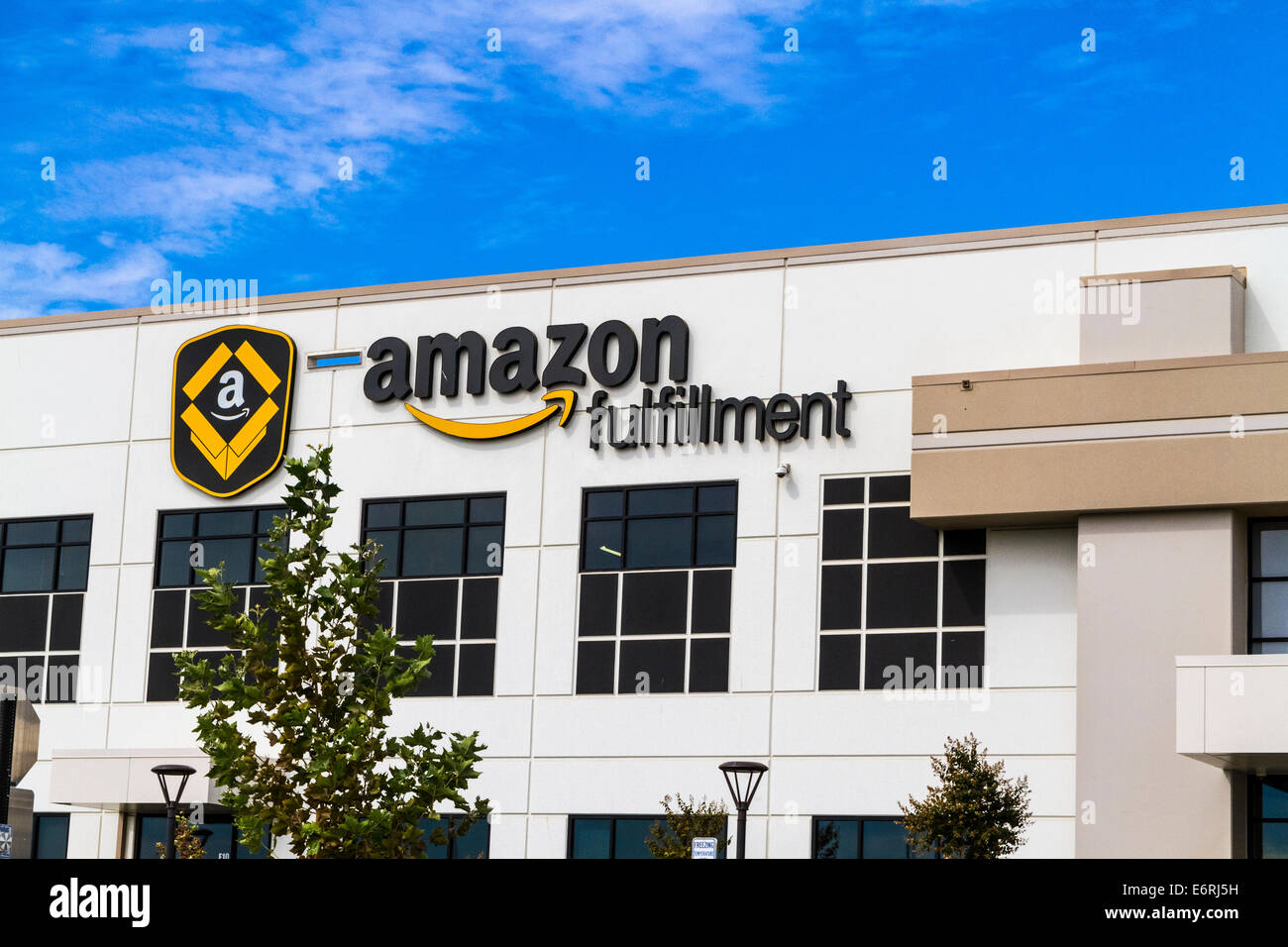 El nuevo centro de cumplimiento de Amazon en Patterson, California Foto de stock