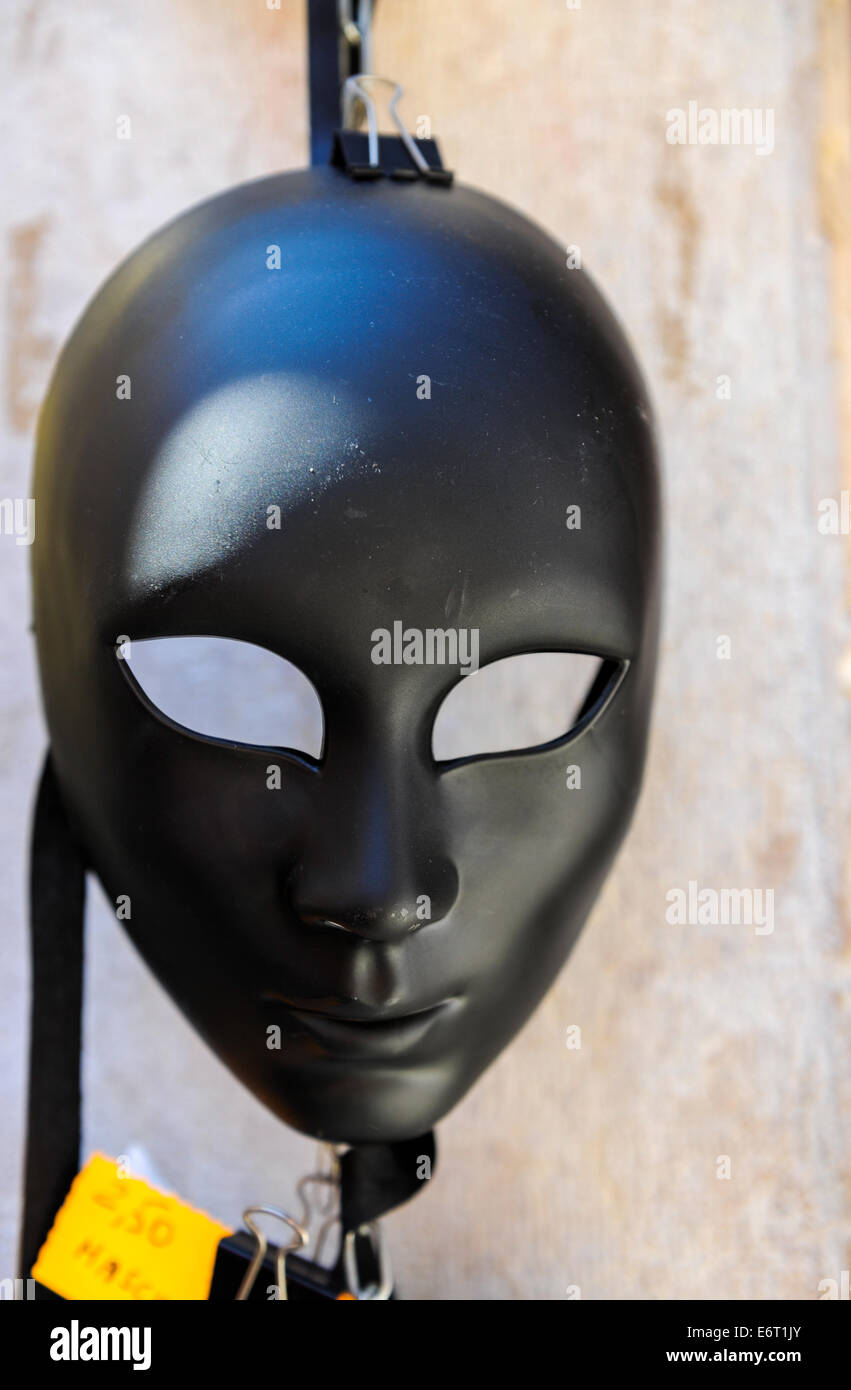 Máscara Negra normal femenina Fotografía de stock - Alamy