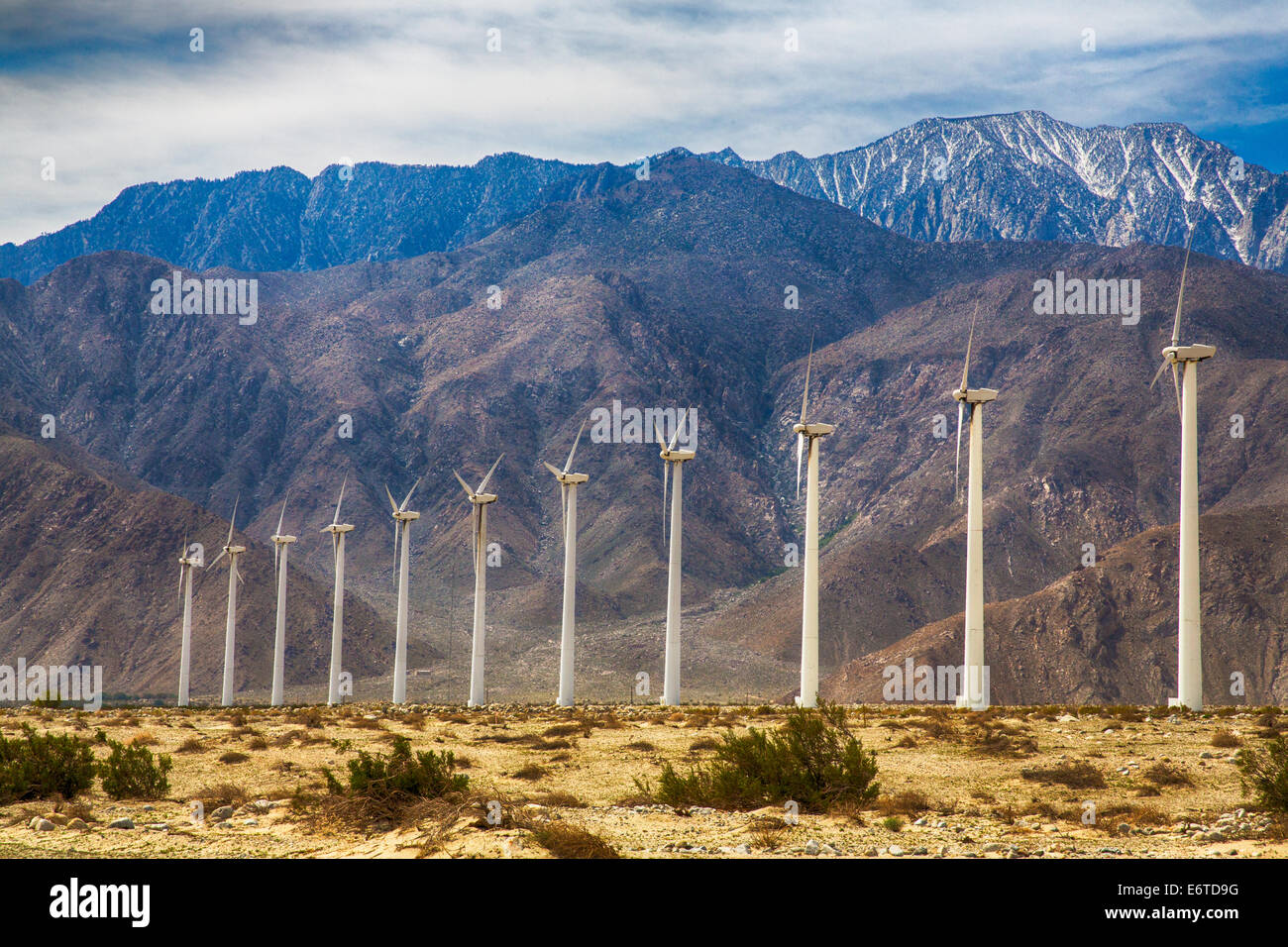 Las turbinas eólicas fuera de Palm Springs, CA. Simple de energía limpia. Foto de stock