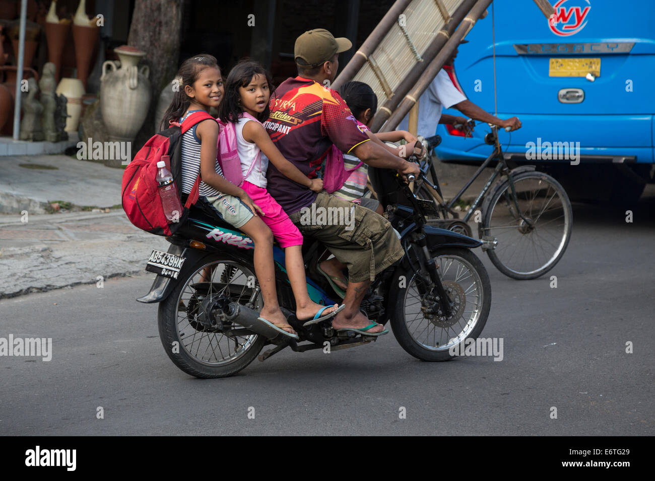 Sin Cascos En Una Moto Fotos e Imágenes de stock Alamy Sin Cascos En Una Moto Fotos e Imágenes de stock Alamy