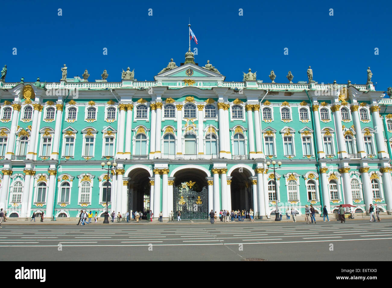 San Petersburgo, Rusia - Julio 03, 2012: el Palacio de Invierno de la Federación de Reyes (ahora museo de Arte "Hermitage"). Foto de stock