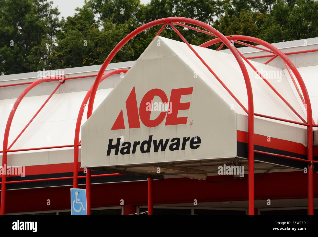 ANN ARBOR, MI - Agosto 24: Ace Hardware east Ann Arbor store es mostrado el 24 de agosto de 2014. Foto de stock