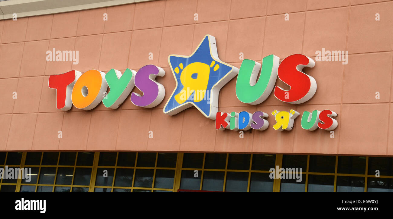 ANN ARBOR, MI - Agosto 24: Toys R Us escaparate de Ann Arbor es mostrado el 24 de agosto de 2014. Foto de stock