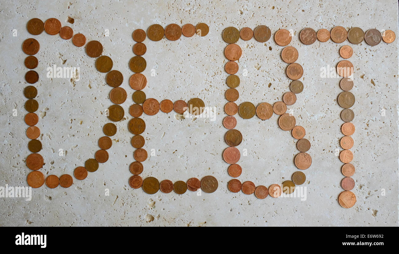 La deuda palabra hecha de penny monedas Foto de stock
