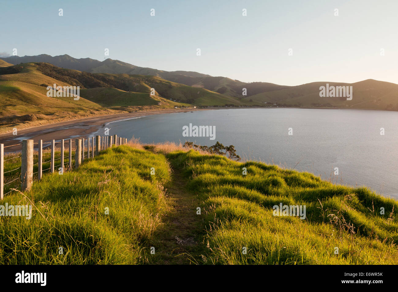 Vistas a la bahía de Port Jackson, península Coromandel, Isla del Norte, Nueva Zelanda Foto de stock